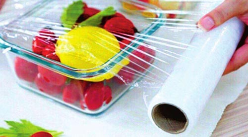 食品塑料保鮮膜透氣性能不達(dá)標(biāo)，內(nèi)部密封的食物仍然會(huì)發(fā)霉變質(zhì)